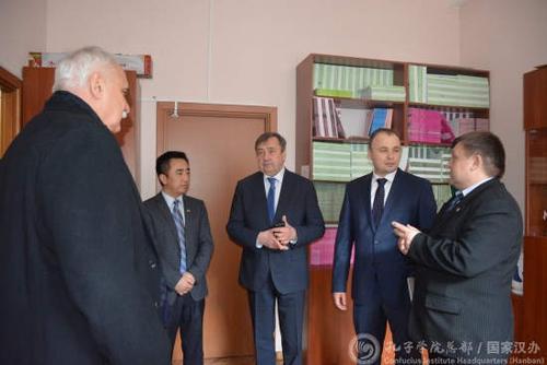 中国侨网乌克兰教育部副部长一行访问孔子学院