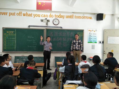 中国侨网李汉宁、张少纶两位老师同台授课。