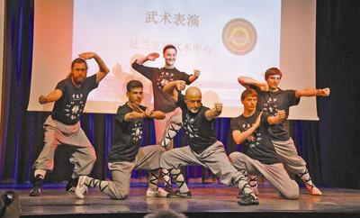 中国侨网法兰克福武术中心带来中华武术表演。本报记者 冯雪珺摄