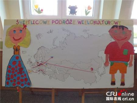 中国侨网波兰小学生作品——一条红线连中波