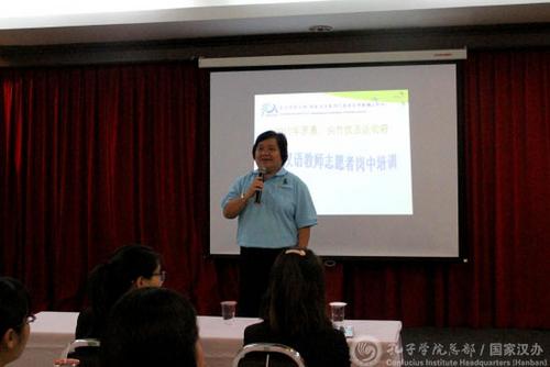 中国侨网苏丽萨发表致辞。(国家汉办网站图片)