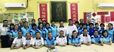 中国侨网与会人员合影。(马来西亚《光华日报》)