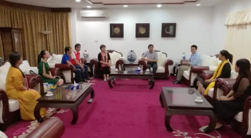 中国侨网巡讲团在中国驻塞浦路斯大使馆座谈。