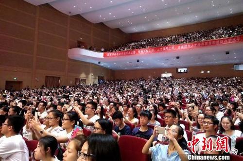 中国侨网资料图:华侨大学新生开始全新的大学生活 刘沛 摄