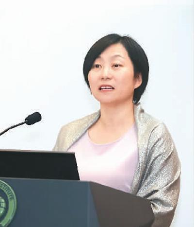 中国侨网邓滢在孔子学院开放日演讲。