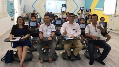 中国侨网麦曼珍华小“电脑科学综合教学室”启用至今，深受学生的欢迎。（马来西亚《星洲日报》）
