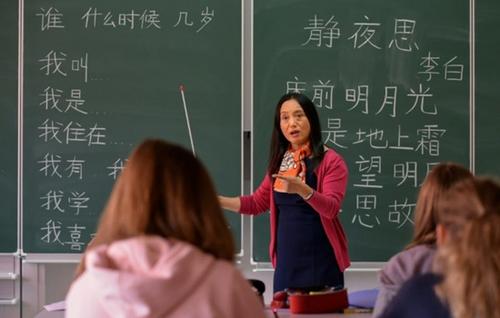 中国侨网卢森堡一所学校的学生正在学习中文。（图片来源：法新社）