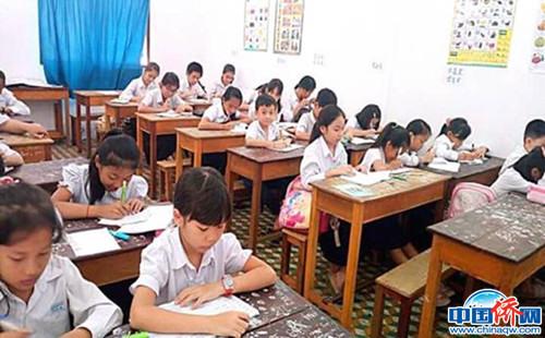 中国侨网学生们在教室学习。(图片由作者提供)