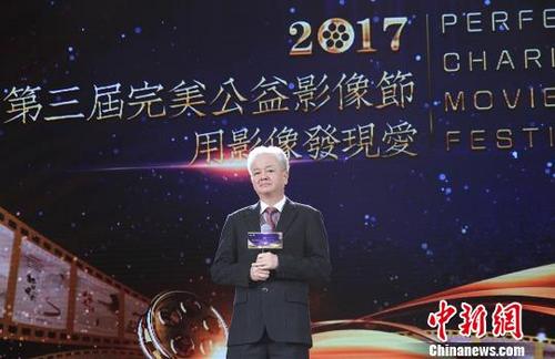 中国侨网马来西亚侨商古润金说,海外华人要自立自强,就要从学习自己的语言开始。崔佳明 摄