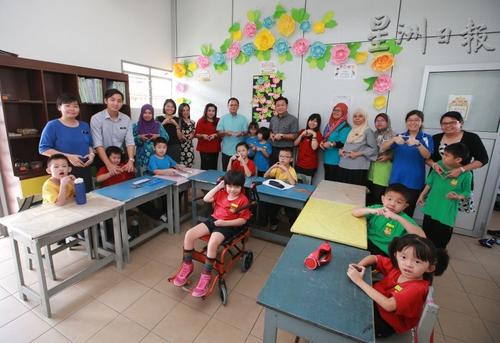 中国侨网巴沙彬如二校特殊教育班是师生的幸福小园地。（马来西亚《星洲日报》）