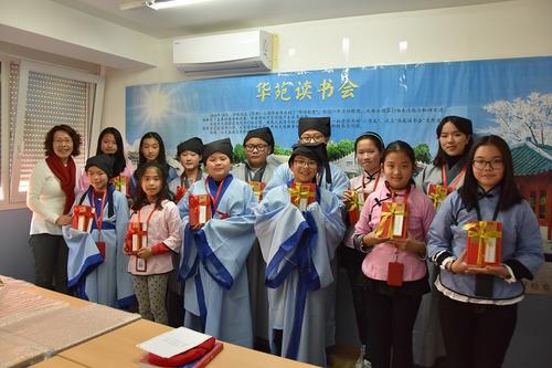 中国侨网西班牙马德里华苑中文学校举办了首届“华苑读书会”。(西班牙《欧华报》)