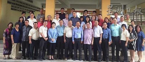 中国侨网董总与吉兰丹州华校董教联合会交流会与会者合影。(马来西亚《星洲日报》)