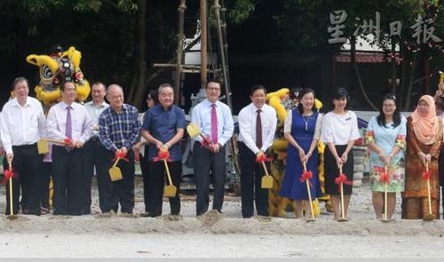 中国侨网马来西亚励志华小扩建动土仪式现场。（马来西亚《星洲日报》）