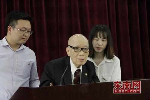 中国侨网香港名医庄善春老先生亲临仪式现场。(吴天适 摄)