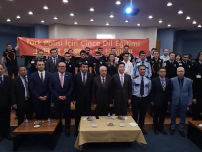 中国侨网合影。(中国驻伊斯坦布尔总领馆)