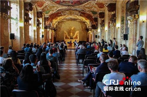 中国侨网波兰弗罗茨瓦夫大学孔子学院成立十周年音乐会在弗大古色古香具有300年历史的音乐厅举行