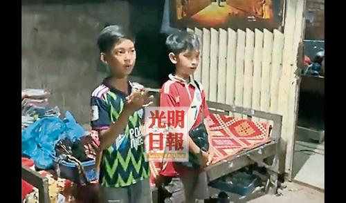 中国侨网两兄弟在接受访问时以流利的中文对话。（马来西亚《光明日报》）