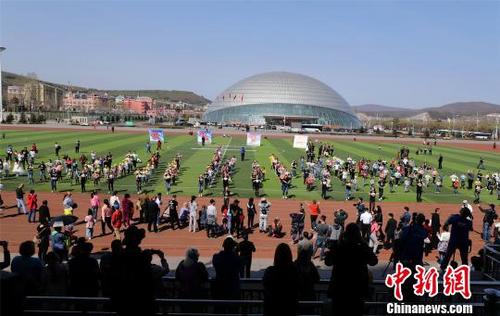 中国侨网“放飞梦想”中俄青少年同庆中俄建交70周年暨纪念“五·四”运动100周年活动现场 李颖 摄