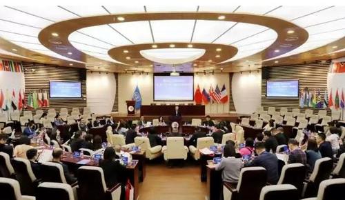 中国侨网第二届“一带一路”与海外华人发展研修班开班仪式现场(图片来源:华侨大学网站)