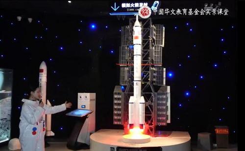 中国侨网模拟火箭发射（图片来源：中国华文教育基金会）