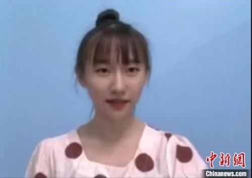 中国侨网5月15日,“亲情中华·为你讲故事”网上夏令营江西营开营。图为营员代表发言。江西省侨联供图