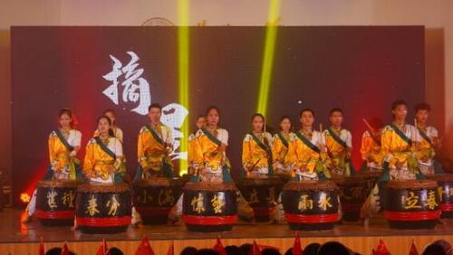 中国侨网节目表演。(图片来源:华侨大学网站)