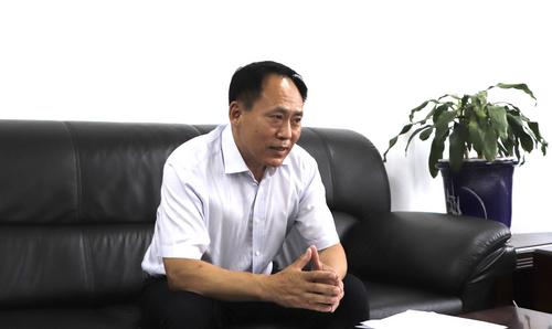 中国侨网图为中国华文教育基金会秘书长于晓接受中新社记者专访 李蕙雯 摄