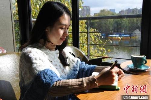 中国侨网图为老挝女孩杨玛尼。罗婕摄