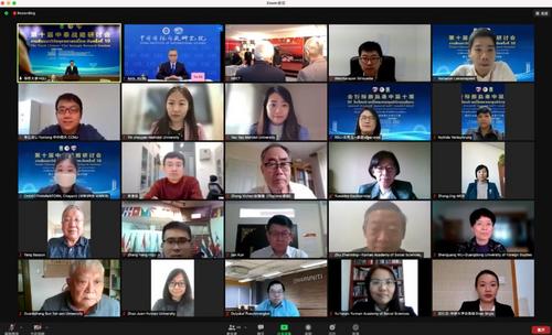 中国侨网开幕式线上线下现场。(华侨大学 侯斌/图)