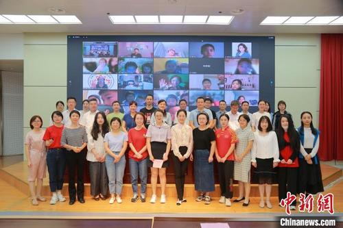 中国侨网闭园合影留念 合肥幼儿师范高等专科学校供图