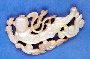 中国美術 青白玉 刻 魚紋 装飾 φ27cm 古代(RC894) 皇宸作 8号白糸白銀龍 鎧飾〔人形の和光〕五月人形