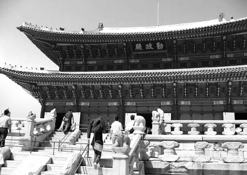 在韩国,许多名胜古迹都是用汉字题名