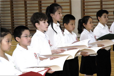 匈牙利中匈双语学校举行活动庆祝匈牙利国庆(