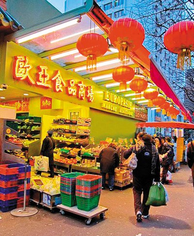 中国侨网法国华商在巴黎开办的超市生意红火  　　资料图片 