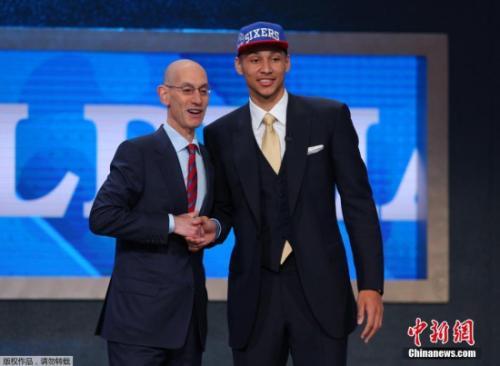 中国侨网去年76人选择了状元郎本-西蒙斯