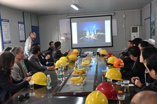 中国侨网上海华商会一行在参观昆山侨商会长企业建滔集团