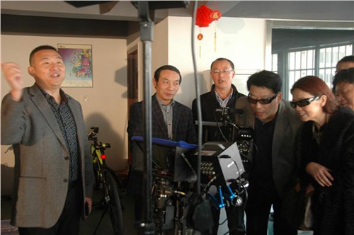 中国侨网在徐州华荧视博传媒制作有限公司体验3D摄影效果