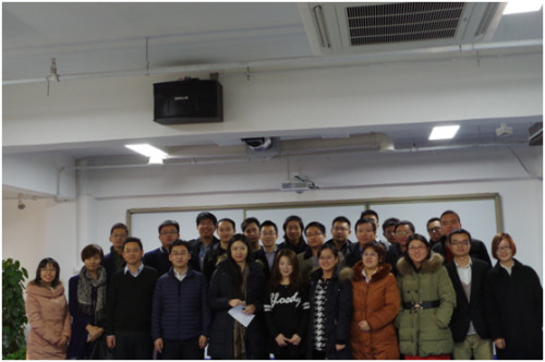 中国侨网参加“北京大学-常青藤盟校等北美高校创业实践”的海归团队与本土高校创业团队在北京大学创业训练营合影。(美国《侨报》)