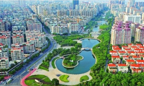 中国侨网近年来，汕头市环境卫生管理形成“两级政府、三级管理、四级网络”，城区道路保洁时间在16小时以上。（《南方日报》/马卡 方淦明 张志华 摄）