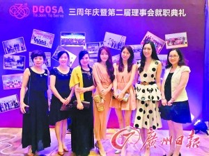 中国侨网侨留会的“白富美”们。(《广州日报》/关旭东 摄)