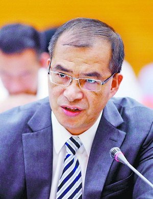 中国侨网王春新(市政协委员、中银香港发展规划部高级经济研究员)
