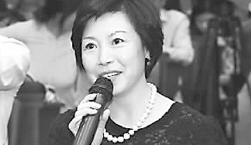 一名女性海归向张学军秘书长提问，询问“海归创业学院”能给予女性海归创业者哪些优惠政策。(冯世光