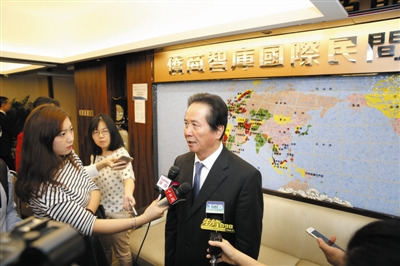 海内外媒体在首届“侨交会”期间聚焦“国际民间交流中心”。深圳侨报记者