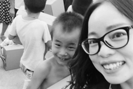 孩子们天真无邪的眼神,让张琼超觉得触碰到了心里最柔软的东西。图片由受访人提供