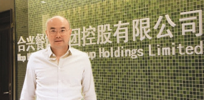 图为洪明基