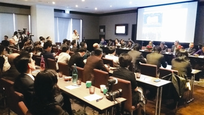 深圳侨务代表团在澳大利亚悉尼举办中国深圳(澳大利亚)海外高层次人才座谈会,宣传推介深圳,为深圳创新发展招才引智。