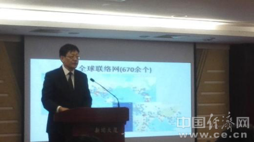 中国侨网图说：发布现场，北京市商务委副主任宋建明介绍平台情况。