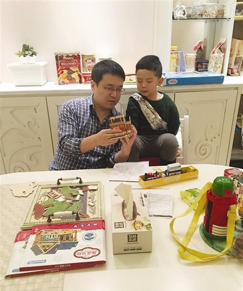 中国侨网大年三十，郗旻在东莞和妻子孩子一起迎接新年的到来 受访者供图