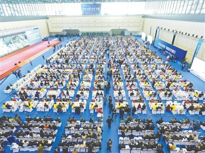 中国侨网第十一届中国(河南)国际投资贸易洽谈会嘉宾云集。 记者 成燕 摄