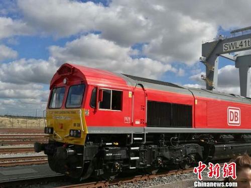 中国侨网首列伦敦—义乌中欧班列启程 历时约18天 李志强 摄
